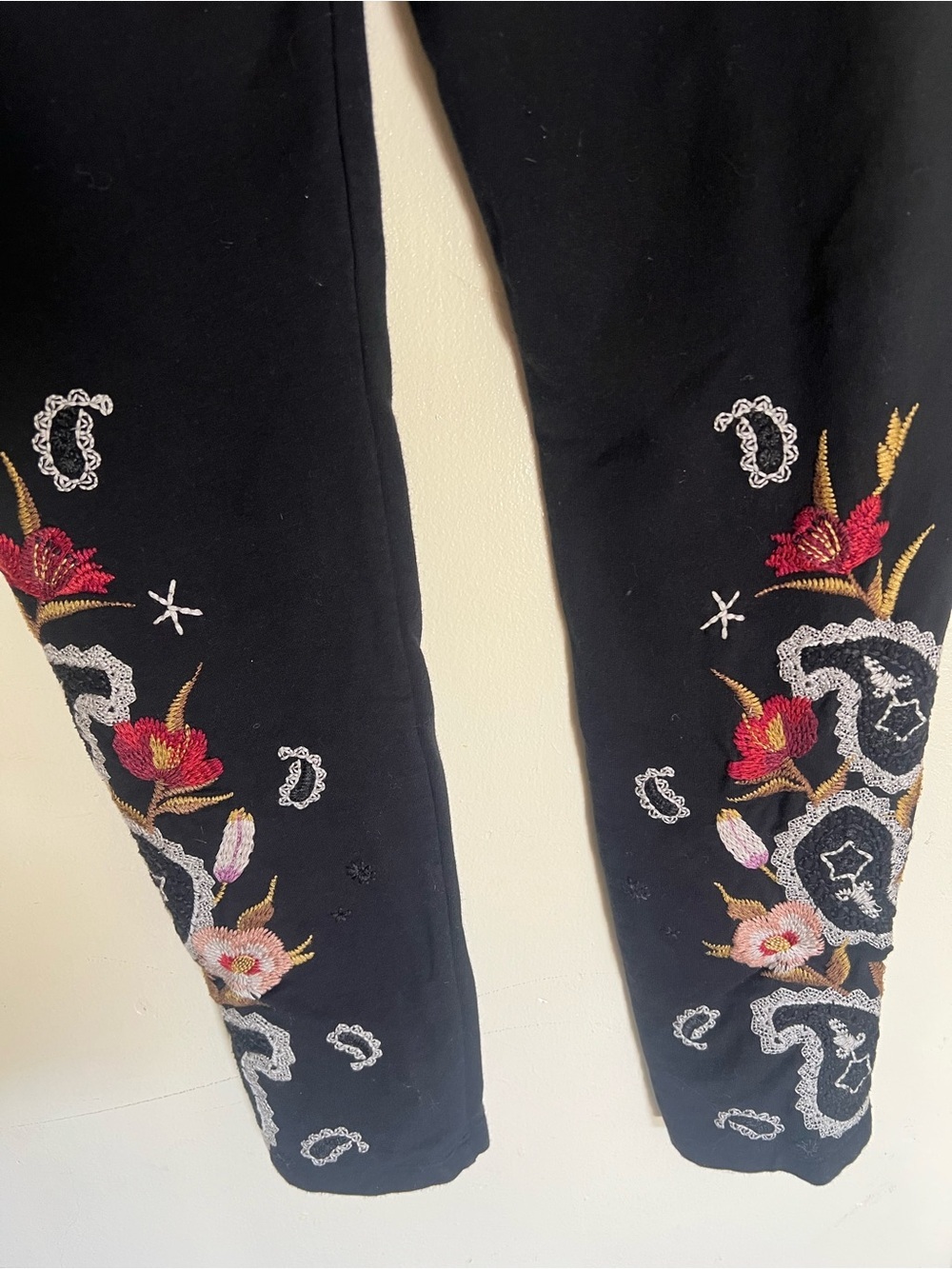 Jonnhy Was Black Leggings with Embroidered Floral Accents - Picture 5 of 7